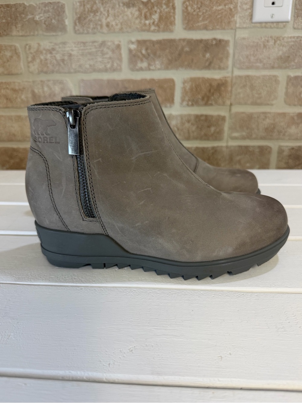 Sorel Evie II Zip Wedge Booties Waterproof Quarry Gray Nubuck Leather Size 7